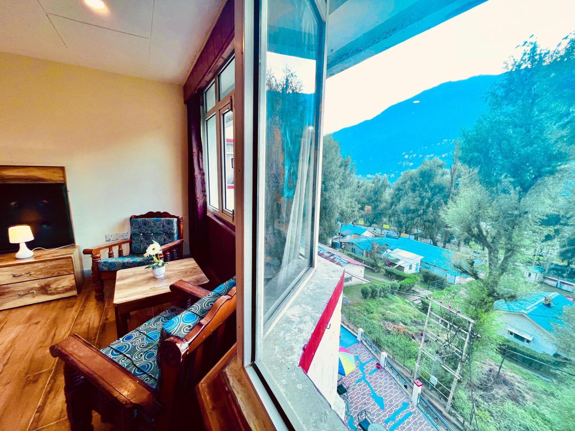 Hotel Outtown Manali - #Near Mall Road #Premium Rooms #Parking #Lift #Open Terrace #Cafe #Guest Preferred - Manali (Himachal Pradesh) — Photos 2