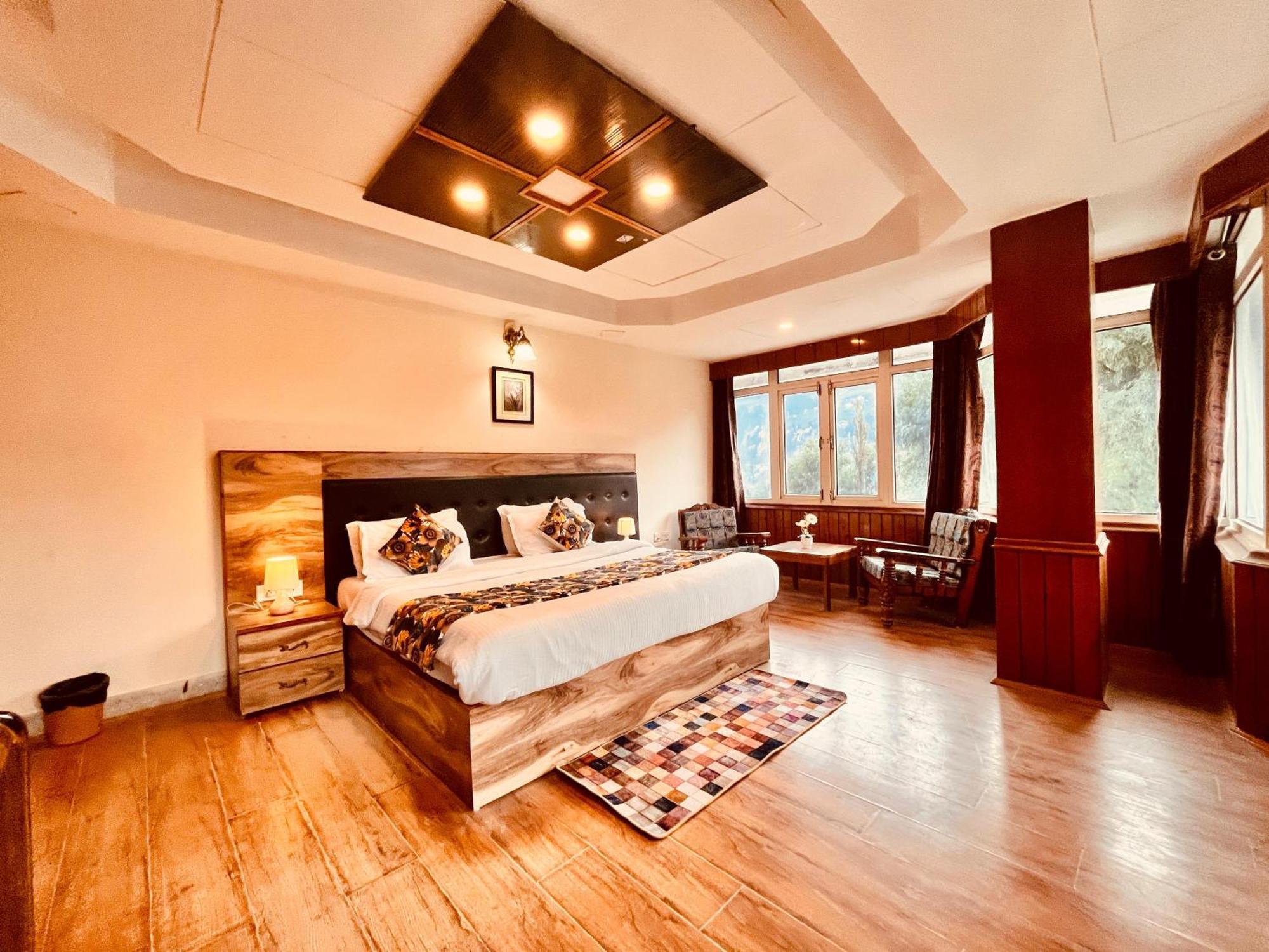 Hotel Outtown Manali - #Near Mall Road #Premium Rooms #Parking #Lift #Open Terrace #Cafe #Guest Preferred - Manali (Himachal Pradesh) — Photos 3
