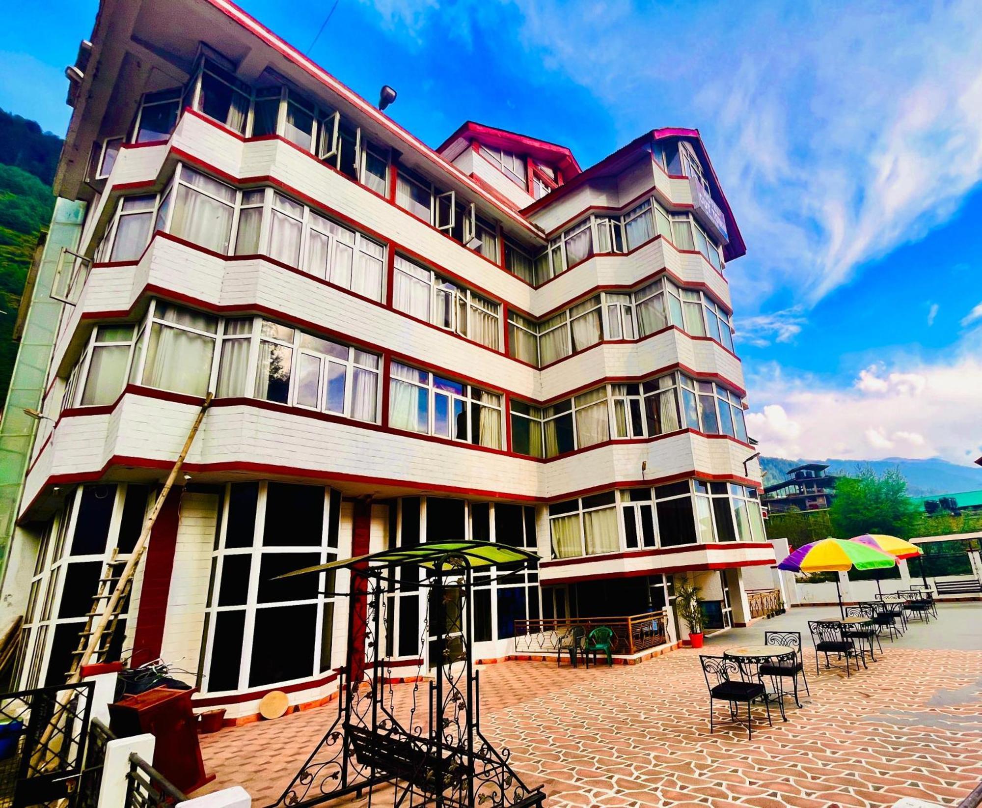 Hotel Outtown Manali - #Near Mall Road #Premium Rooms #Parking #Lift #Open Terrace #Cafe #Guest Preferred - Manali (Himachal Pradesh) — Photos 1